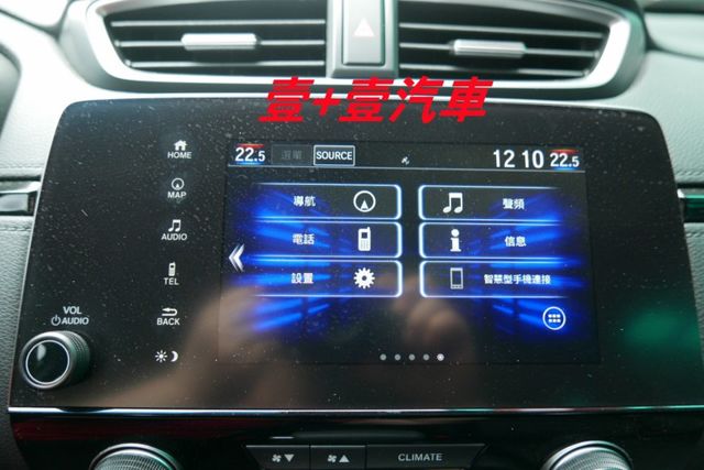 一手車只跑1萬多保證里程 認證通過全車原鈑件 ACC跟車 換檔撥片 無線電充 電尾門  第17張相片
