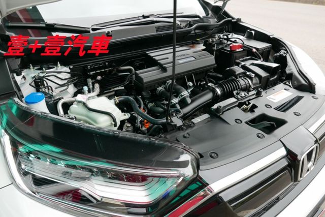 一手車只跑1萬多保證里程 認證通過全車原鈑件 ACC跟車 換檔撥片 無線電充 電尾門  第20張相片