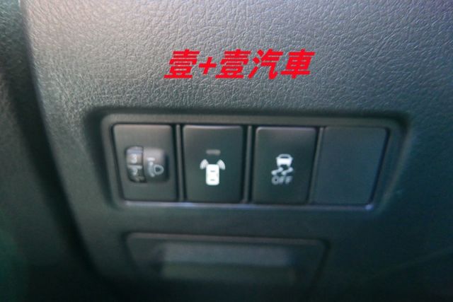 女用在地一手車 認證通過全車原鈑件 跑3萬多保證里程 YARIS CROSSOVER  第12張相片