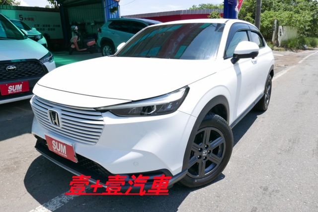 最頂級尊榮版 雙區恆溫 電尾門 環景 盲點偵測 跟車 車道偏移 怠速熄火 無線電充 認證通過全車原鈑件 保證里程 快撥鍵  第1張相片