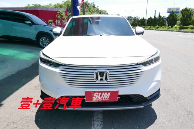 最頂級尊榮版 雙區恆溫 電尾門 環景 盲點偵測 跟車 車道偏移 怠速熄火 無線電充 認證通過全車原鈑件 保證里程 快撥鍵  第2張相片