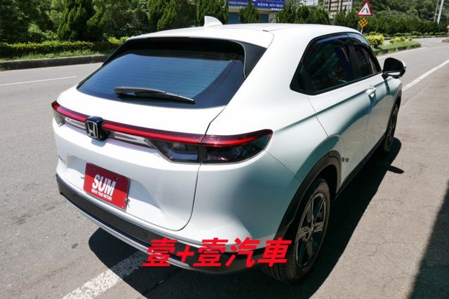 最頂級尊榮版 雙區恆溫 電尾門 環景 盲點偵測 跟車 車道偏移 怠速熄火 無線電充 認證通過全車原鈑件 保證里程 快撥鍵  第4張相片