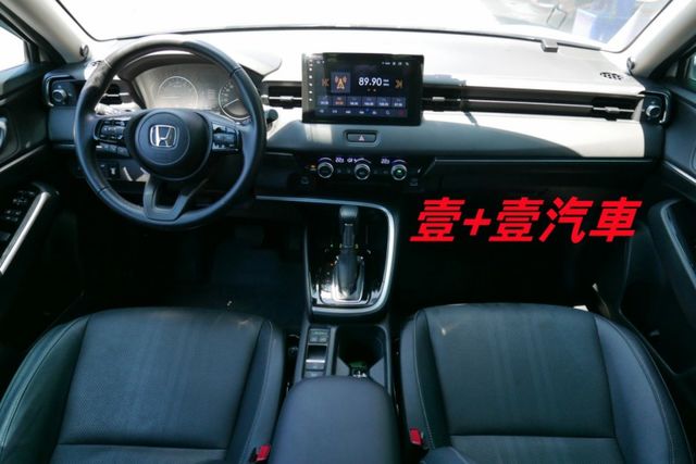 最頂級尊榮版 雙區恆溫 電尾門 環景 盲點偵測 跟車 車道偏移 怠速熄火 無線電充 認證通過全車原鈑件 保證里程 快撥鍵  第7張相片