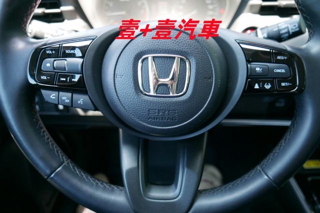 最頂級尊榮版 雙區恆溫 電尾門 環景 盲點偵測 跟車 車道偏移 怠速熄火 無線電充 認證通過全車原鈑件 保證里程 快撥鍵  第12張相片