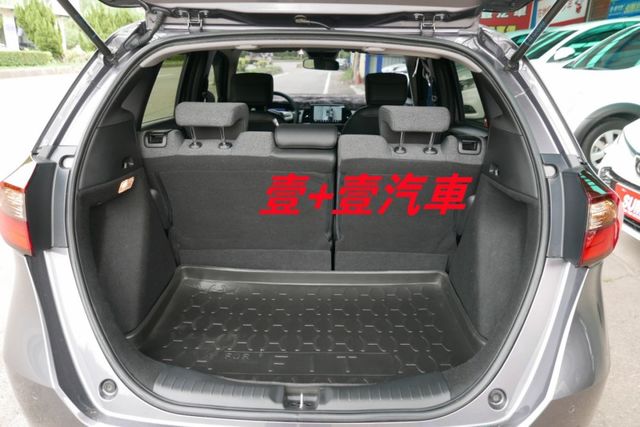 一手車跑6千多 認證通過全車原鈑件保證里程 原廠保固 原廠保養 車道偏移 跟車系統 360環景  第10張相片