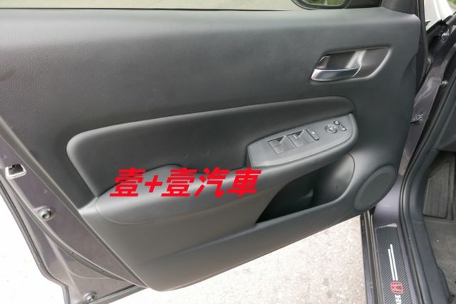 一手車跑6千多 認證通過全車原鈑件保證里程 原廠保固 原廠保養 車道偏移 跟車系統 360環景  第11張相片