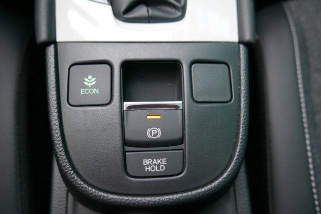 一手車跑6千多 認證通過全車原鈑件保證里程 原廠保固 原廠保養 車道偏移 跟車系統 360環景  第16張相片