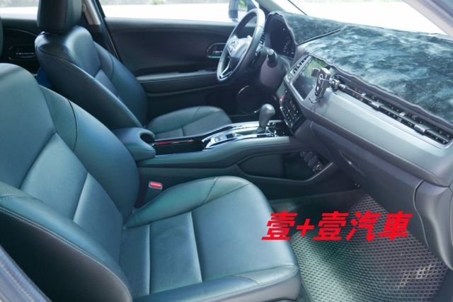 頂級 S版  I-KEY免用鑰匙 認證通過全車原鈑件保證里程 盲點 快撥鍵 定速 衛星導航 倒車顯影 防滑系統  第7張相片