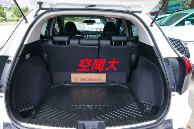 頂級 S版  I-KEY免用鑰匙 認證通過全車原鈑件保證里程 盲點 快撥鍵 定速 衛星導航 倒車顯影 防滑系統  第10張相片