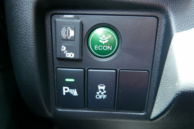 頂級 S版  I-KEY免用鑰匙 認證通過全車原鈑件保證里程 盲點 快撥鍵 定速 衛星導航 倒車顯影 防滑系統  第12張相片