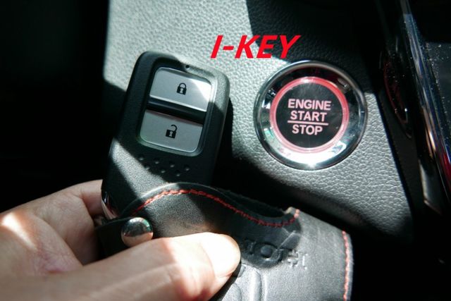 頂級 S版  I-KEY免用鑰匙 認證通過全車原鈑件保證里程 盲點 快撥鍵 定速 衛星導航 倒車顯影 防滑系統  第15張相片