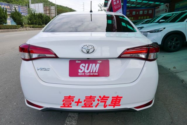 認證通過全車原鈑件 保證里程 9安全氣囊 鋁圈倒車顯影  第5張相片