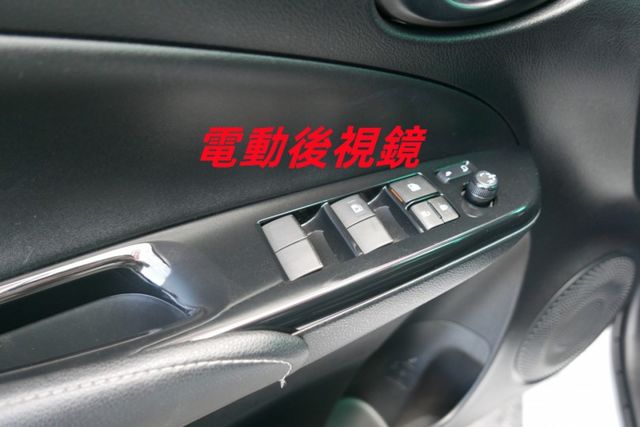 認證通過全車原鈑件 保證里程 9安全氣囊 鋁圈倒車顯影  第10張相片