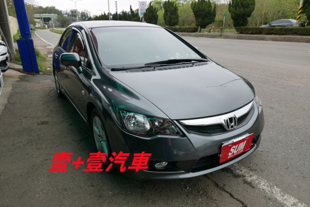 一手車 認證通過全車原鈑件 只跑6萬多保證里程 安卓機 倒車顯影 衛星導航 行車紀錄器  第3張相片