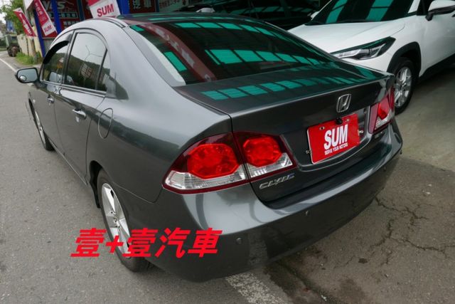 一手車 認證通過全車原鈑件 只跑6萬多保證里程 安卓機 倒車顯影 衛星導航 行車紀錄器  第5張相片