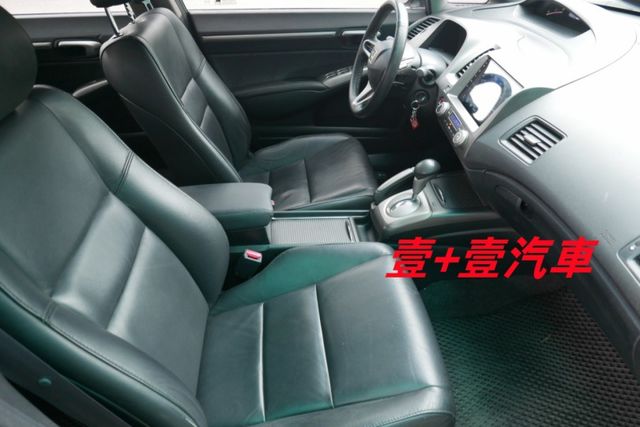 一手車 認證通過全車原鈑件 只跑6萬多保證里程 安卓機 倒車顯影 衛星導航 行車紀錄器  第6張相片