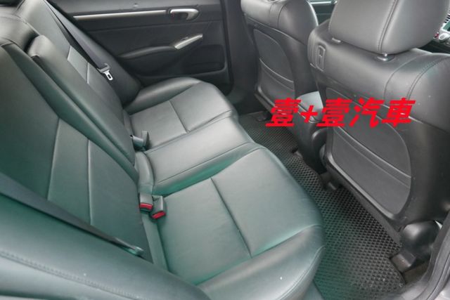 一手車 認證通過全車原鈑件 只跑6萬多保證里程 安卓機 倒車顯影 衛星導航 行車紀錄器  第7張相片