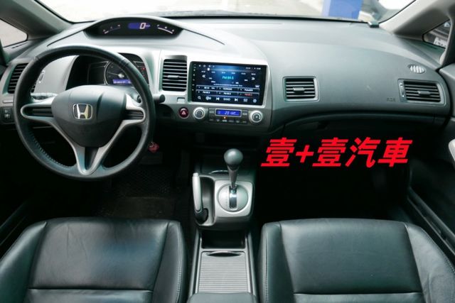 一手車 認證通過全車原鈑件 只跑6萬多保證里程 安卓機 倒車顯影 衛星導航 行車紀錄器  第8張相片