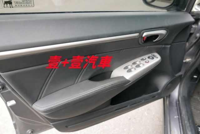 一手車 認證通過全車原鈑件 只跑6萬多保證里程 安卓機 倒車顯影 衛星導航 行車紀錄器  第9張相片