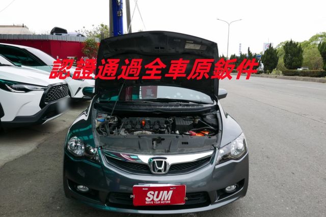 一手車 認證通過全車原鈑件 只跑6萬多保證里程 安卓機 倒車顯影 衛星導航 行車紀錄器  第17張相片