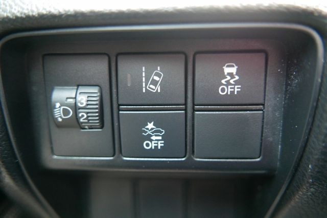 認證通過全車原鈑件 只跑1萬多保證里程 車道偏移 急煞系統 倒車顯影 防滑系統 跟車系統  第10張相片