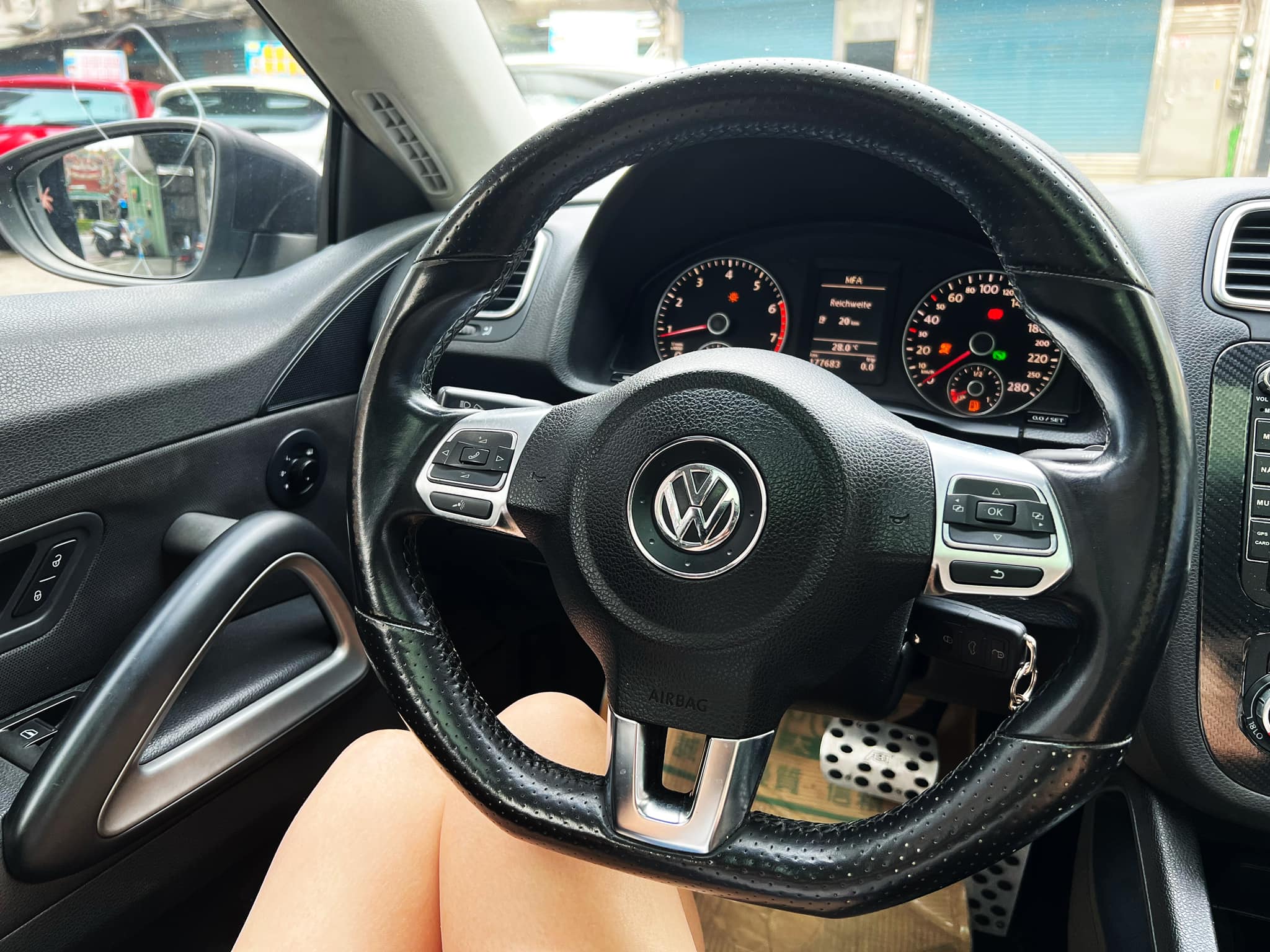 2011'福斯三門Volkswagen SCIROCCO 1.4L 太古總代理 單身貴族省油省稅 天窗/導航螢幕 無碰撞過有認證 全台限量出廠賣一台少一台  第5張相片