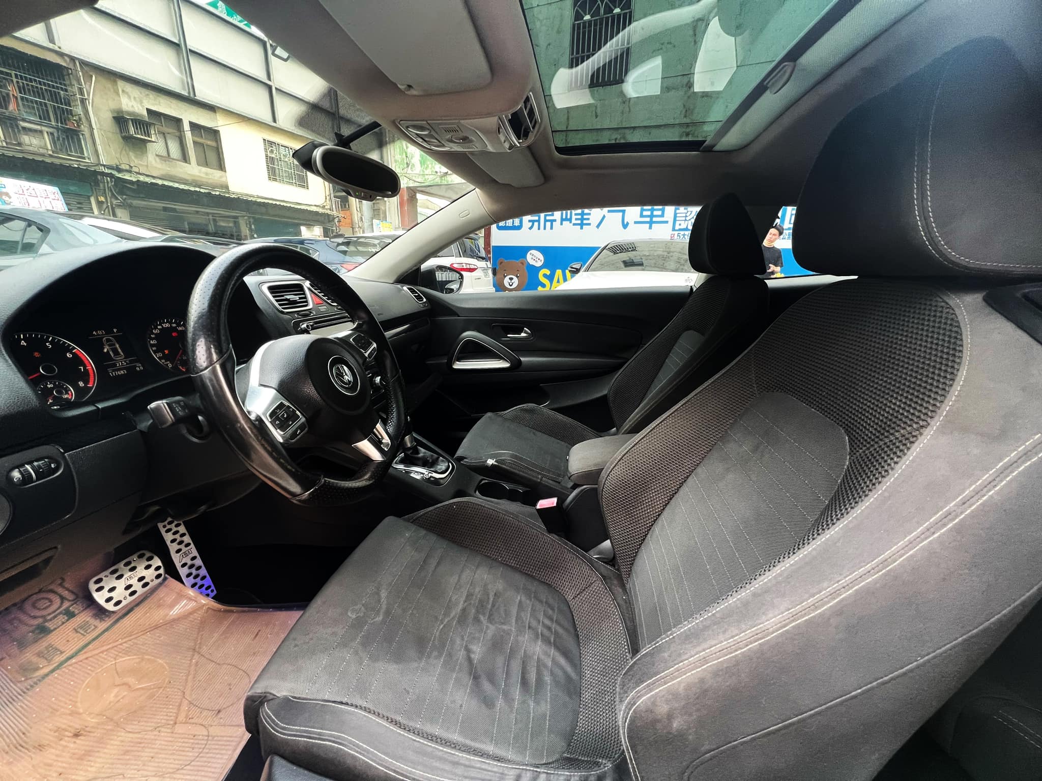 2011'福斯三門Volkswagen SCIROCCO 1.4L 太古總代理 單身貴族省油省稅 天窗/導航螢幕 無碰撞過有認證 全台限量出廠賣一台少一台  第6張相片