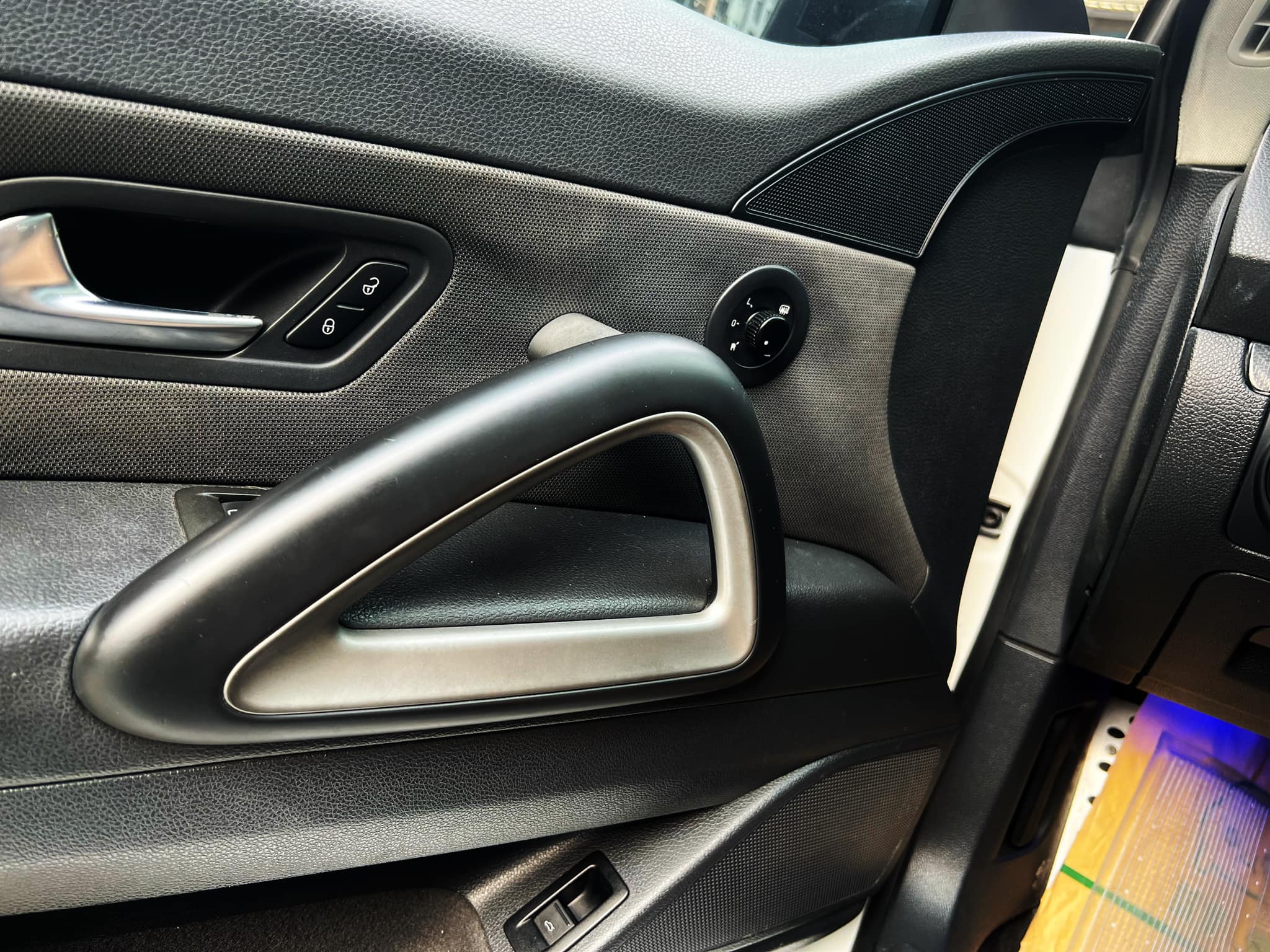 2011'福斯三門Volkswagen SCIROCCO 1.4L 太古總代理 單身貴族省油省稅 天窗/導航螢幕 無碰撞過有認證 全台限量出廠賣一台少一台  第11張相片