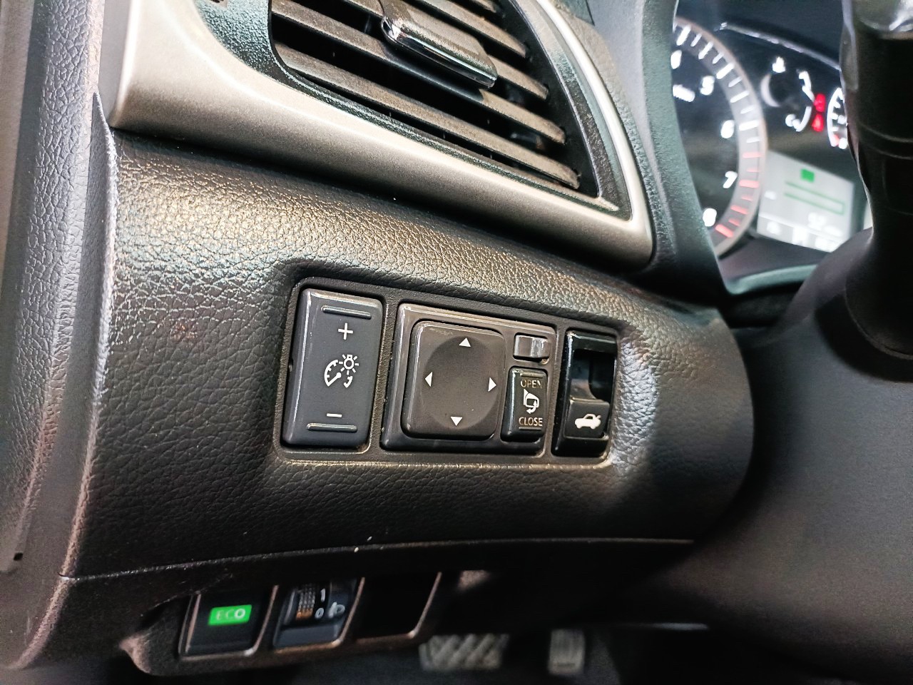 2015年nissan日產SENTRA 1.8L AERO頂級 sport運動版 現車桃園 超省油超好開 認證車  第6張相片