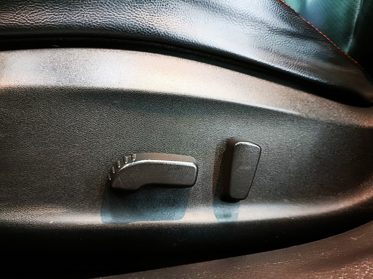 2015年nissan日產SENTRA 1.8L AERO頂級 sport運動版 現車桃園 超省油超好開 認證車  第11張相片