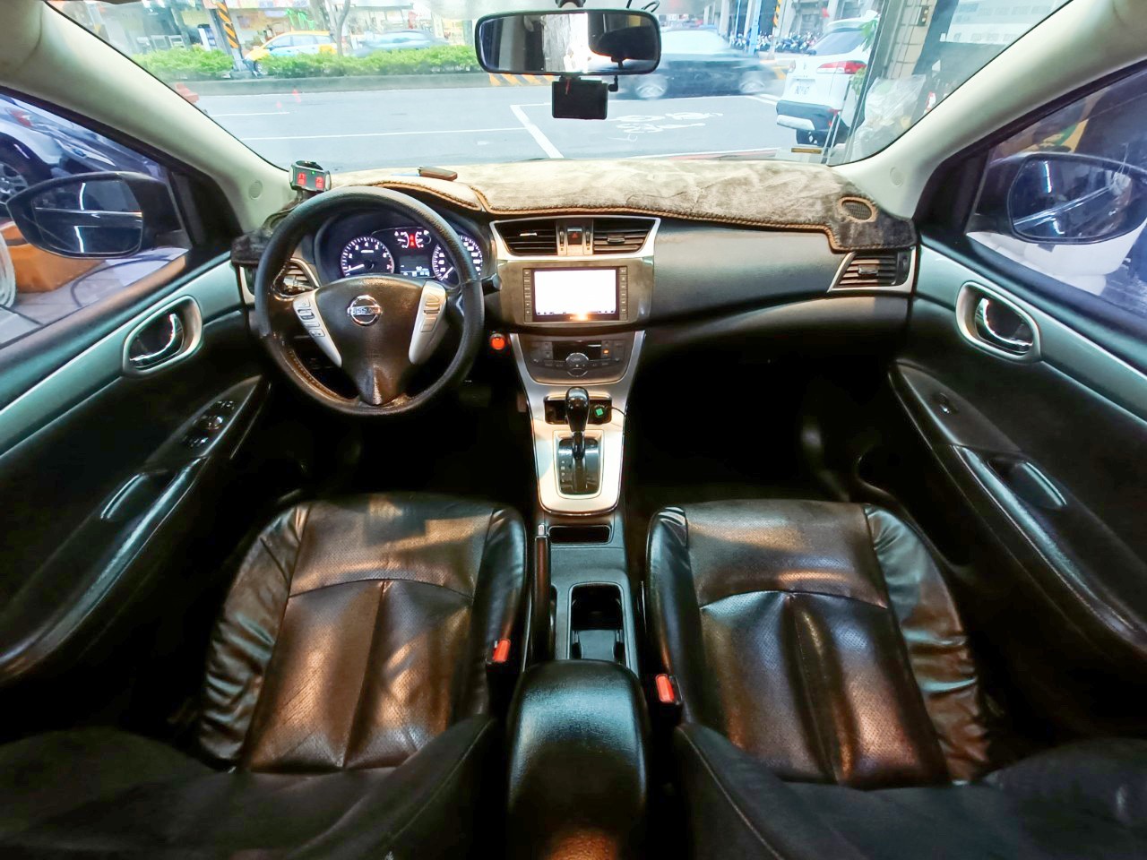 2015年nissan日產SENTRA 1.8L AERO頂級 sport運動版 現車桃園 超省油超好開 認證車  第14張相片