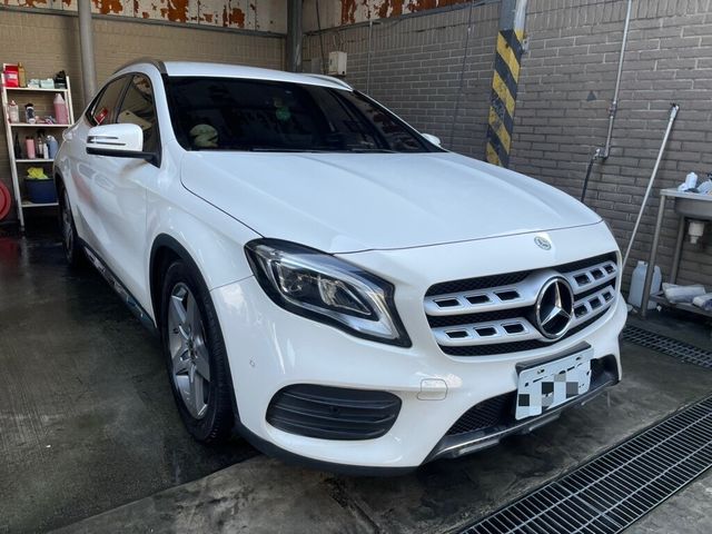M-BENZ賓士 GLA180  第2張相片
