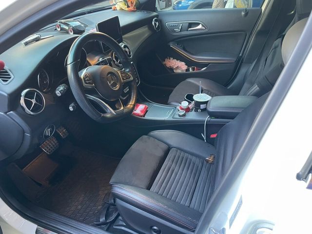 M-BENZ賓士 GLA180  第5張相片