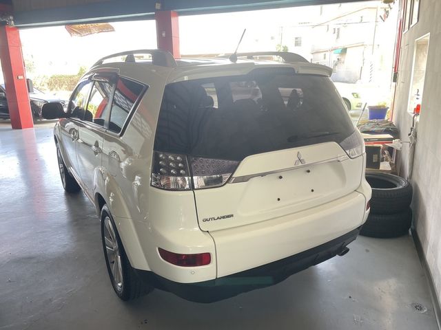 MITSUBISHI三菱 OUTLANDER  第3張相片