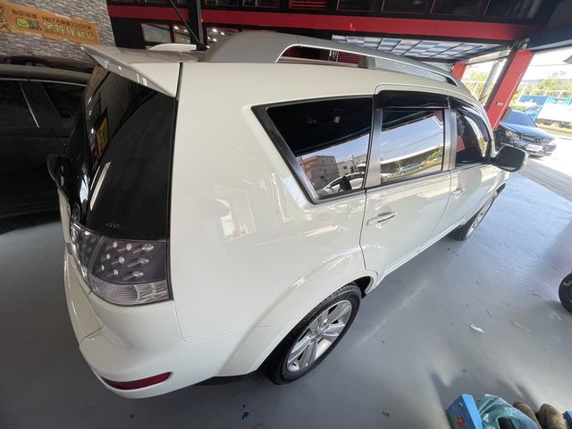 MITSUBISHI三菱 OUTLANDER  第4張相片