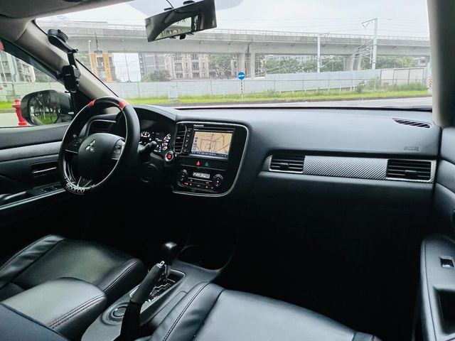 MITSUBISHI三菱 OUTLANDER  第9張相片
