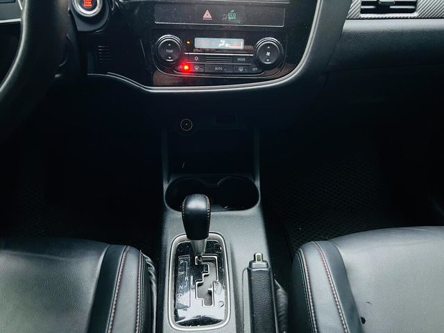 MITSUBISHI三菱 OUTLANDER  第12張相片