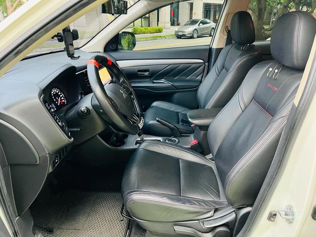 MITSUBISHI三菱 OUTLANDER  第15張相片