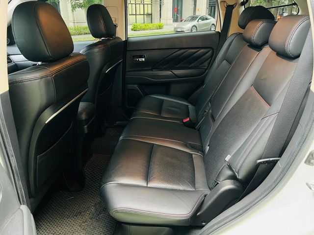 MITSUBISHI三菱 OUTLANDER  第16張相片