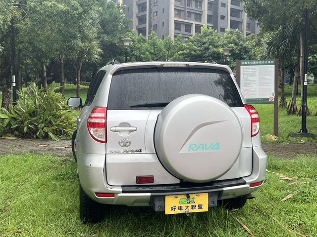 TOYOTA豐田 RAV4  第3張相片