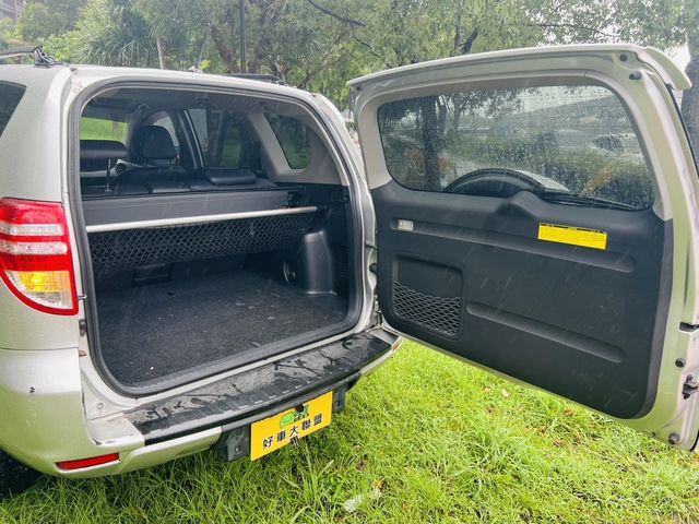 TOYOTA豐田 RAV4  第6張相片