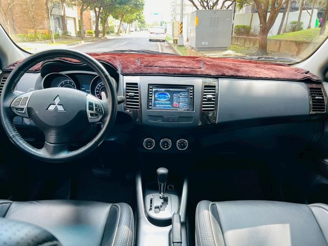 MITSUBISHI三菱 OUTLANDER  第6張相片