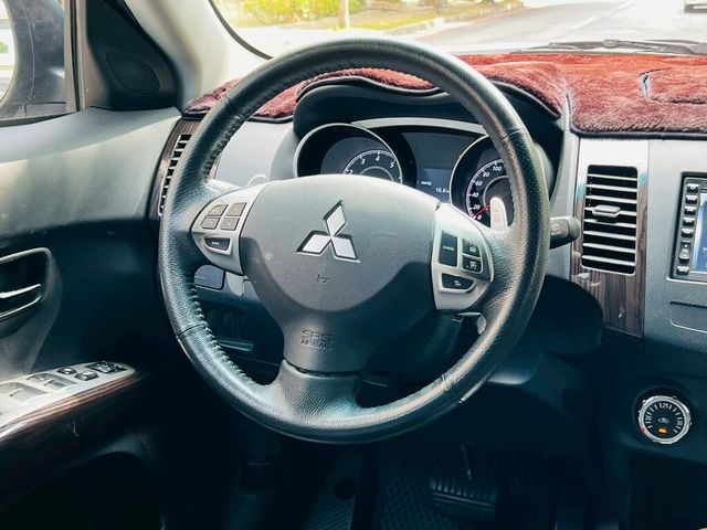 MITSUBISHI三菱 OUTLANDER  第7張相片