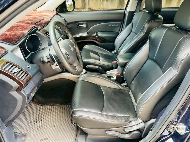 MITSUBISHI三菱 OUTLANDER  第14張相片