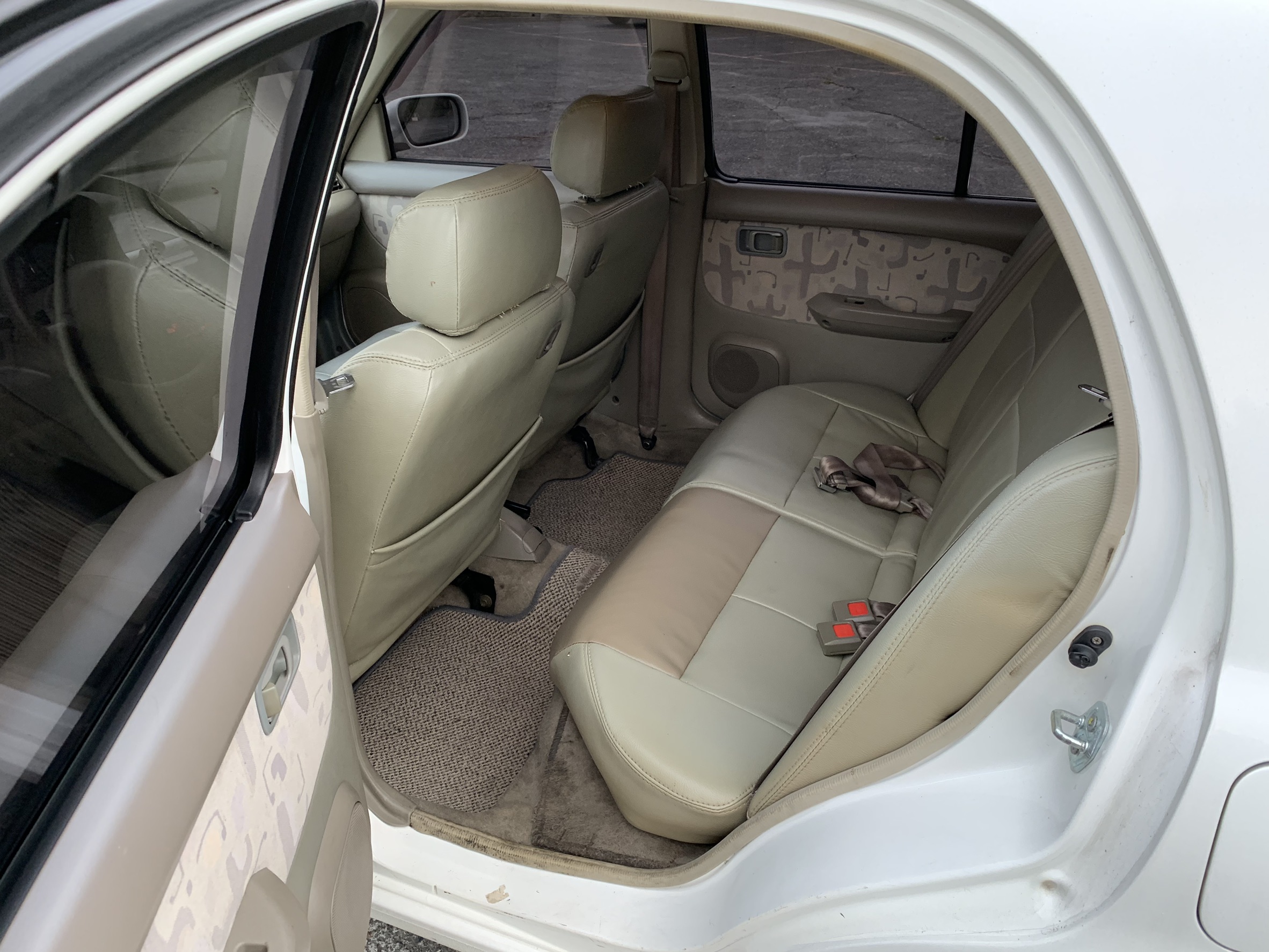 Nissan MARCH 省稅金省油小車   第9張相片