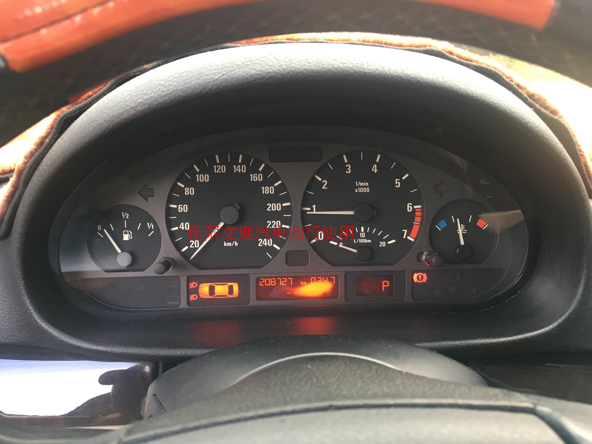 BMW 318   第8張相片