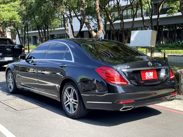 極品豪華董級座駕/總代理S400 LWB/原廠保養低里程/禮車+商務套件/電動吸門+尾門/前後座冷熱電動椅/新車587萬  第2張相片