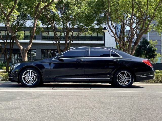 極品豪華董級座駕/總代理S400 LWB/原廠保養低里程/禮車+商務套件/電動吸門+尾門/前後座冷熱電動椅/新車587萬  第3張相片