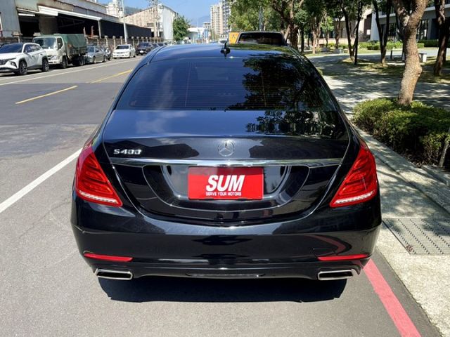 極品豪華董級座駕/總代理S400 LWB/原廠保養低里程/禮車+商務套件/電動吸門+尾門/前後座冷熱電動椅/新車587萬  第5張相片