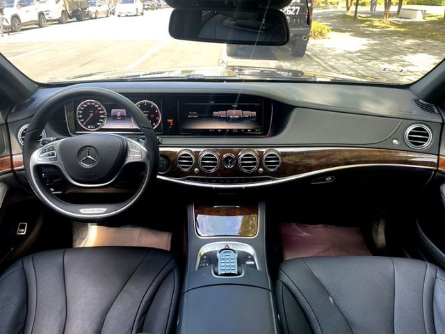 極品豪華董級座駕/總代理S400 LWB/原廠保養低里程/禮車+商務套件/電動吸門+尾門/前後座冷熱電動椅/新車587萬  第6張相片